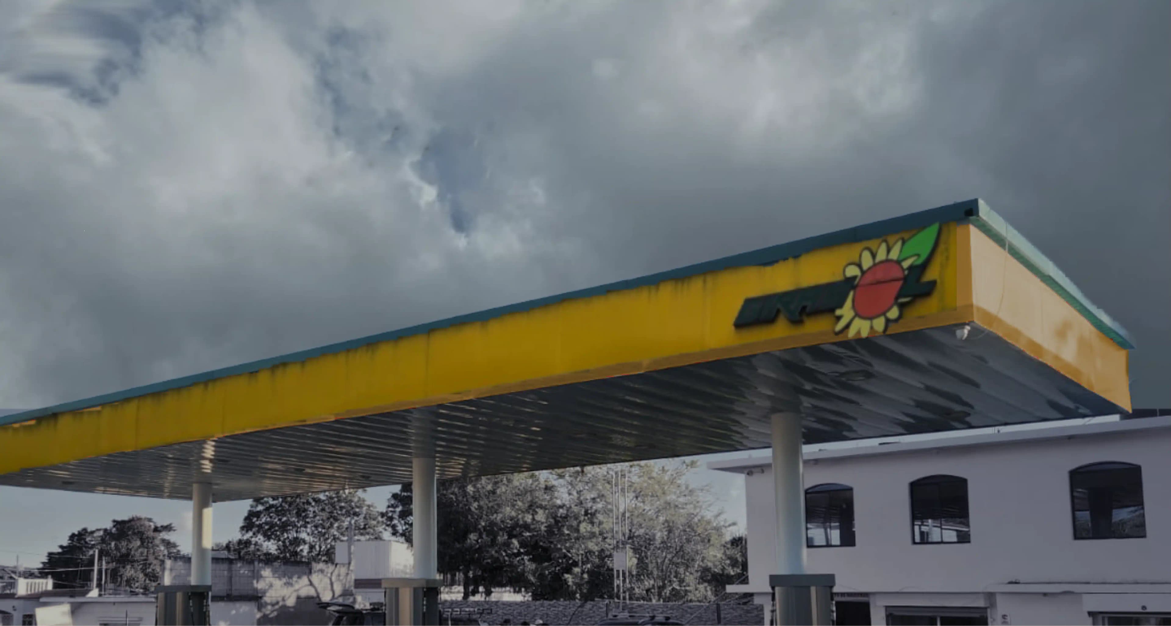 Gasolinera Girasol antes de la remodelación