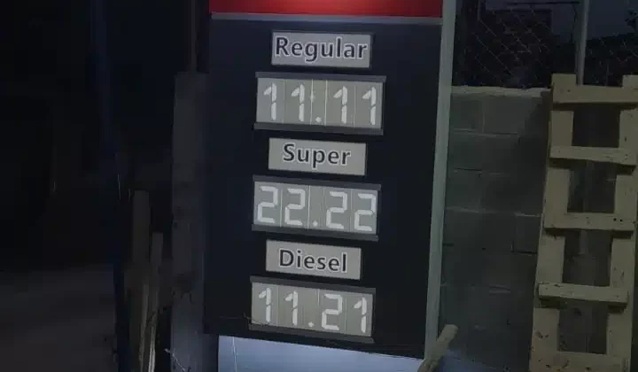Tótem con preciadores de números para gasolinera TEK